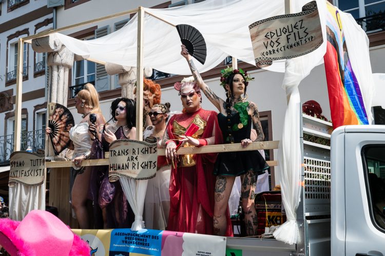 Pride marche des fiertés LGBTQIA+ visibilités