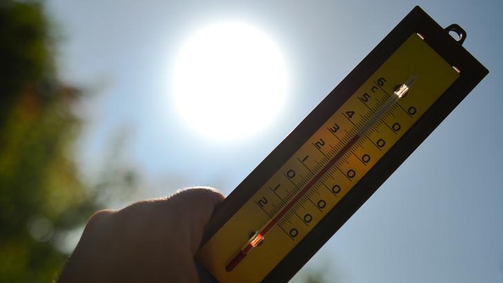 Si les tendances doivent encore être affinées au fil de l’été, un été relativement plus chaud que les normales de saison est anticipé par Météo-France pour la période juin-août.