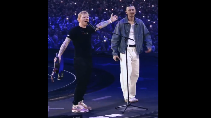 Ed Sheeran a offert une ovation à Pierre Garnier devant les 66 000 spectateurs du concert de l’artiste britannique à Lille, samedi 21 juin 2025.