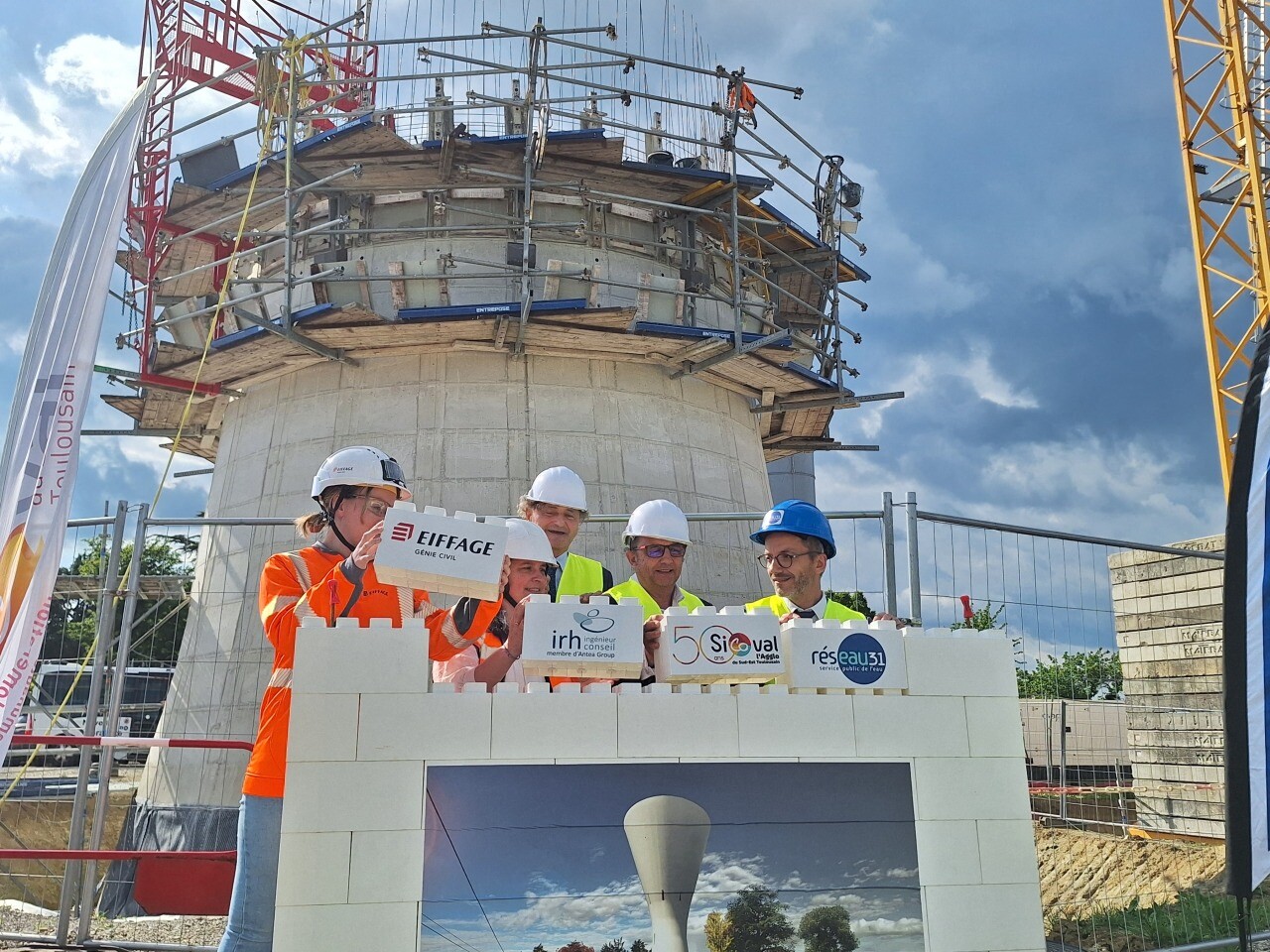 un nouveau château d’eau haut de 30 mètres en construction dans cette ville près de Toulouse