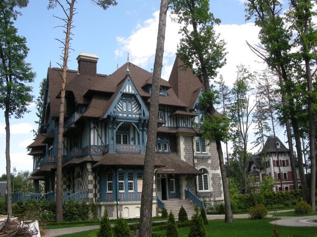 Destinées à une élite fortunée, les villas de Dovil, en Russie, s'inspirent largement de celle de Deauville, dans le Calvados. DR Béatrice Augier. 