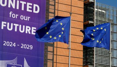 La Commission européenne met « en suspens » la procédure pour déficit excessif qui vise la France