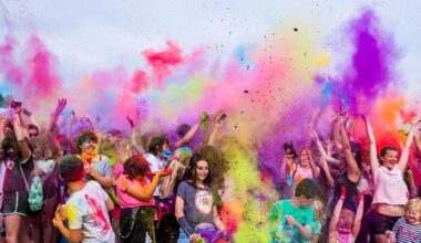 une Color Run au profit d'une association est organisée sur le parking de ce grand magasin