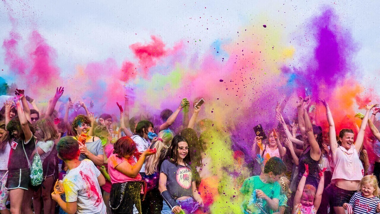 une Color Run au profit d'une association est organisée sur le parking de ce grand magasin