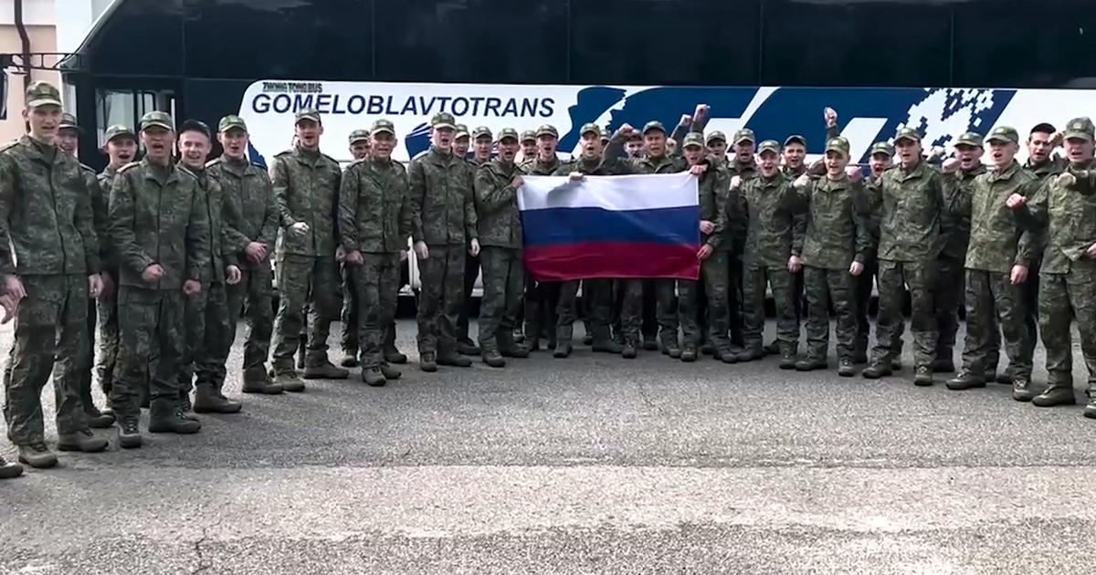 Des ex-prisonniers échangés par la Russie renvoyés directement sur le front