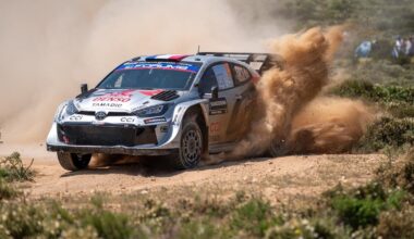 Ogier mène le rallye d’une courte tête en Sardaigne