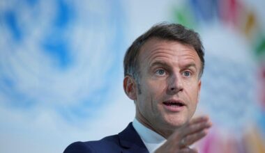 Emmanuel Macron promet d’«interdire les réseaux sociaux aux moins de 15 ans» en France si l’Union européenne ne le fait pas