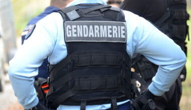 Près de Nantes, cet homme marchait nu en se masturbant au bord de la route