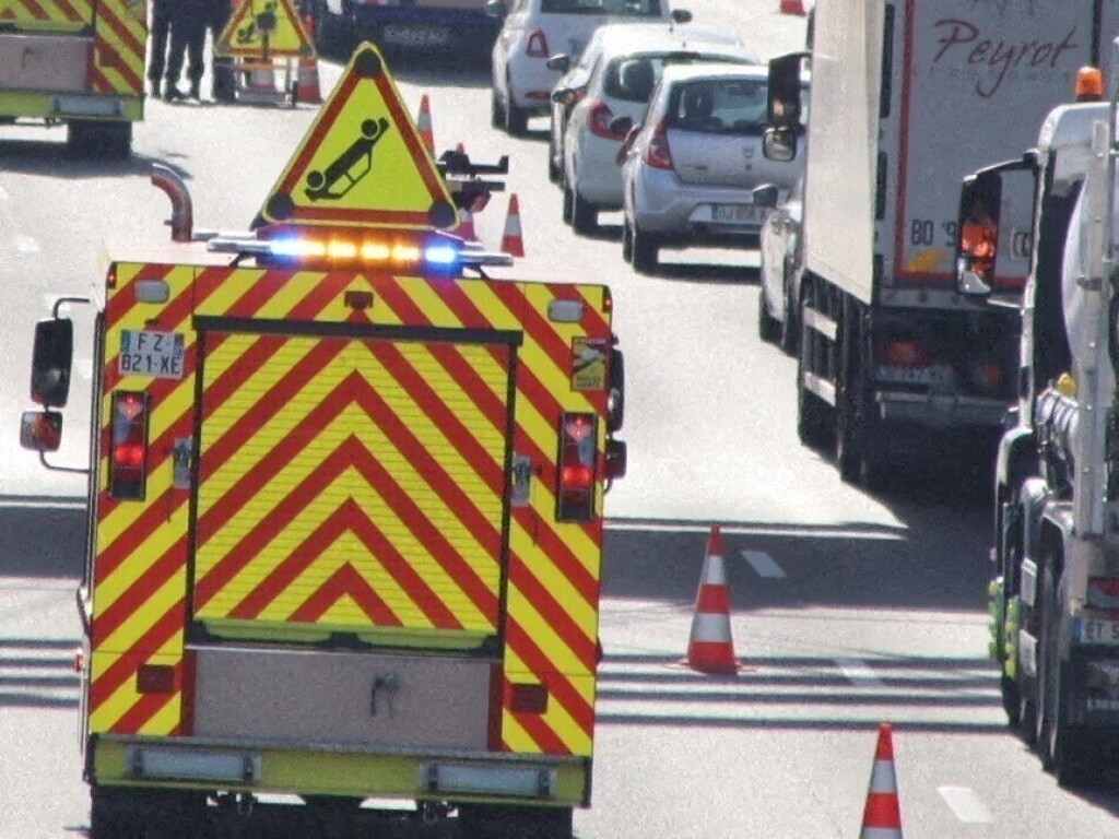 Un jeune de 19 ans fait une impressionnante sortie de route