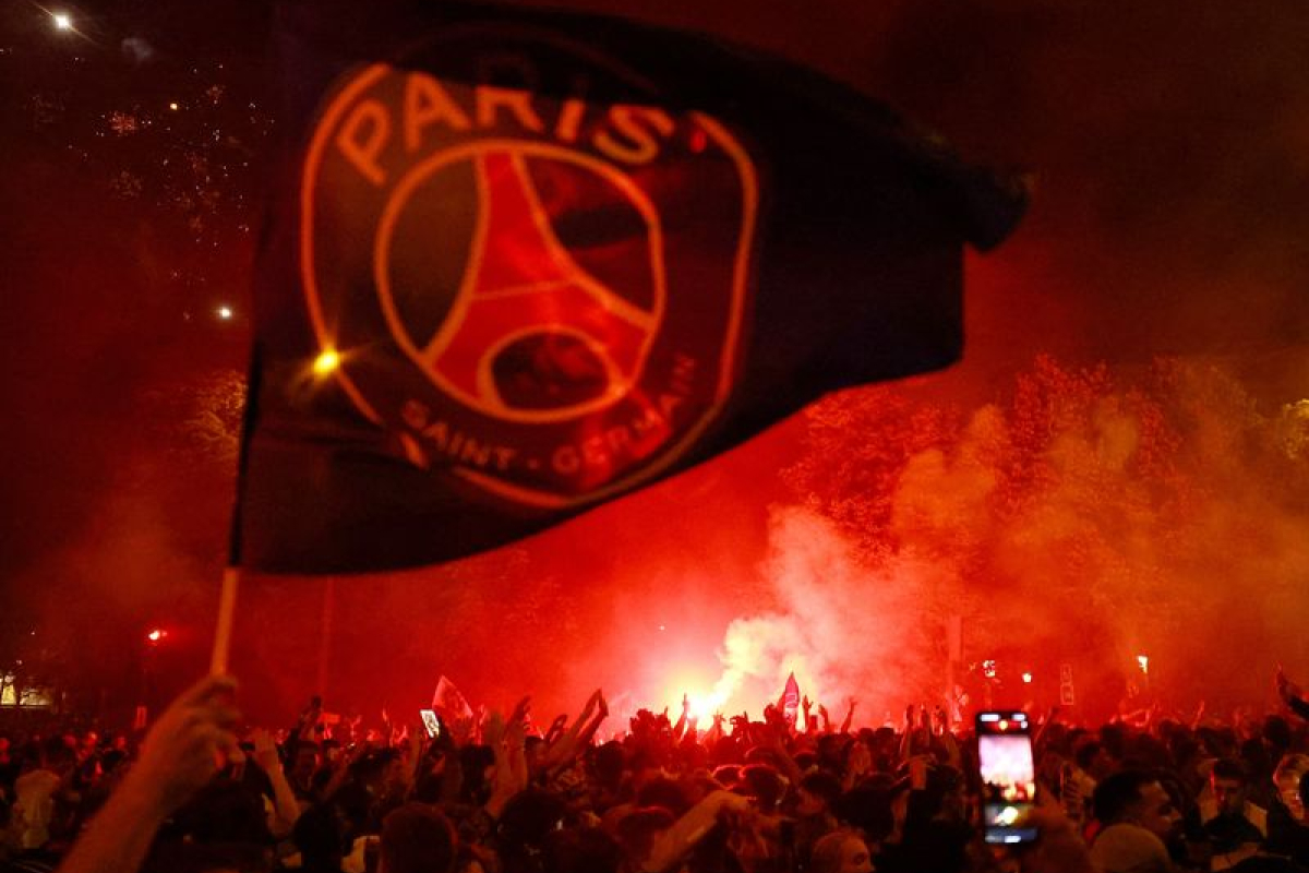 Football-Les joueurs du PSG accueillis en héros à Paris - 01/06/2025 à 18:40