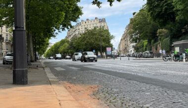 Paris : le conducteur d’une moto-taxi tente d’éviter un cycliste et chute mortellement contre le trottoir