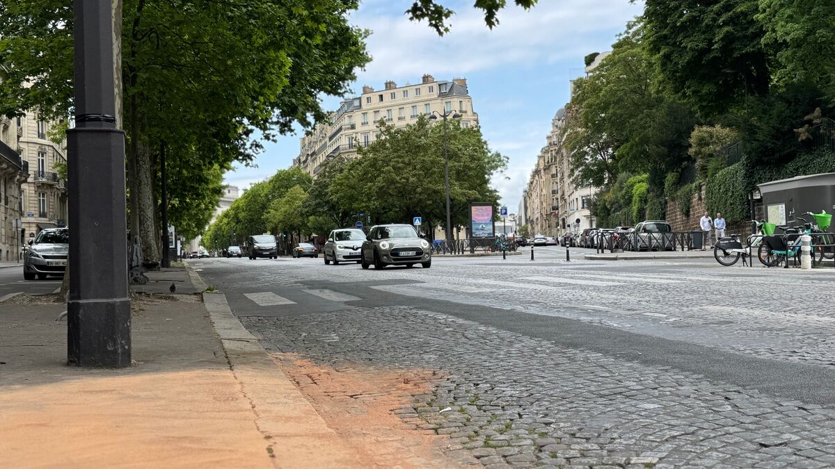 Paris : le conducteur d’une moto-taxi tente d’éviter un cycliste et chute mortellement contre le trottoir
