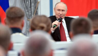 Vladimir Poutine offre ses services de médiateur pour mieux poursuivre sa guerre en Ukraine