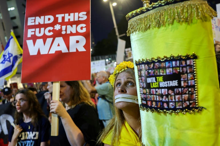 Manifestation anti-gouvernementae pour un cessez-le-feu à Gaza permettant la libération des otages qui y sont encore retenus, devant le ministère de la Défense à Tel Aviv, le 31 mai 2025 (Jack GUEZ)
