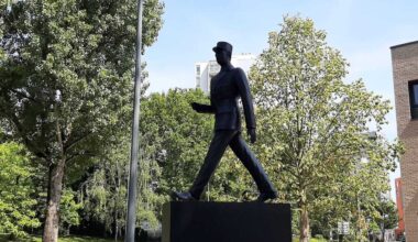La statue de Charles de Gaulle dévoilée à l’entrée de La Madeleine
