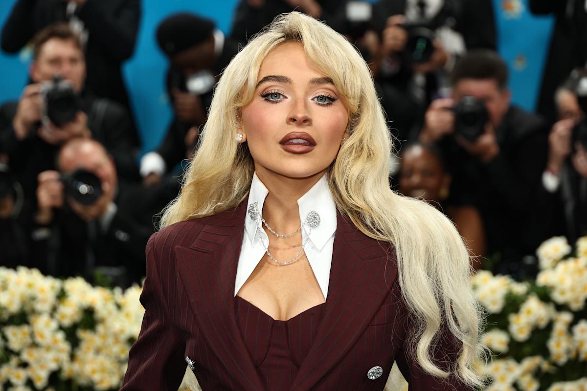 Sabrina Carpenter - "Humiliant", "Cette chose est perturbante", "Ce n'est pas un comportement de reine", "De l'ironie" : la pochette de son nouvel album divise ses fans