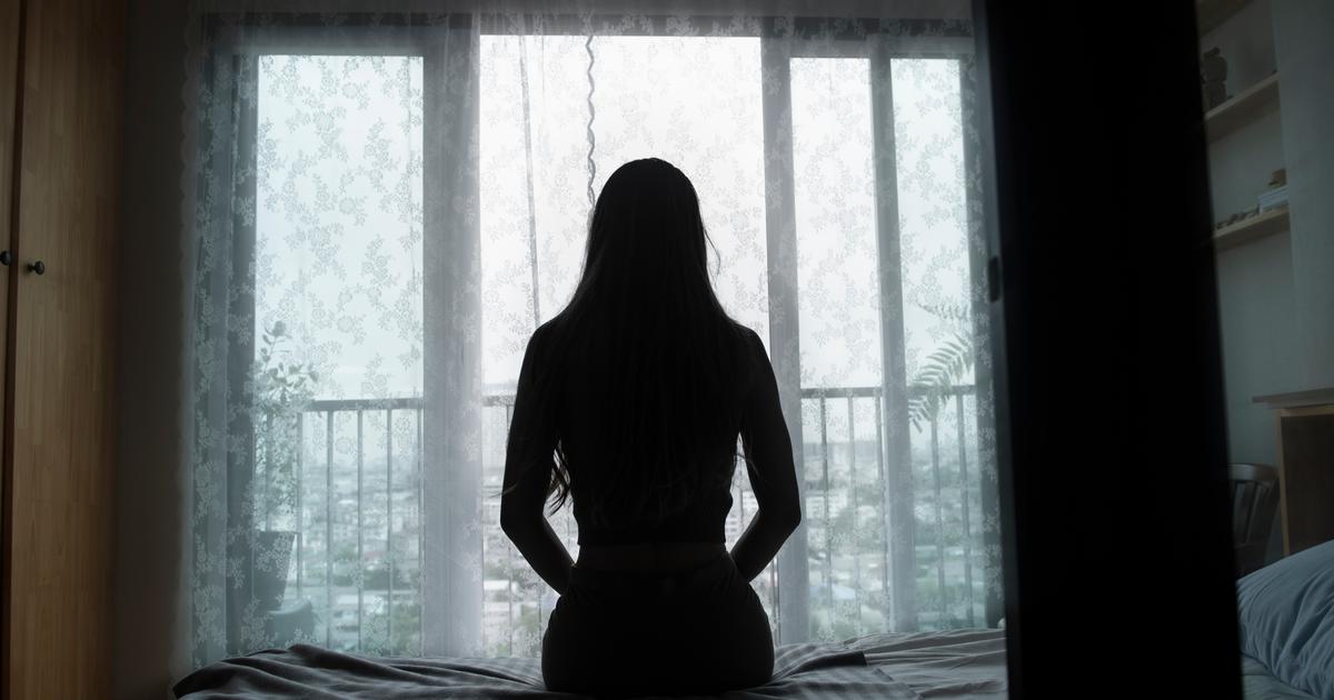 une femme retrouvée morte à son domicile, une enquête pour meurtre ouverte