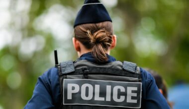 un bébé hospitalisé après avoir été laissé en plein soleil pendant cinq heures dans une voiture