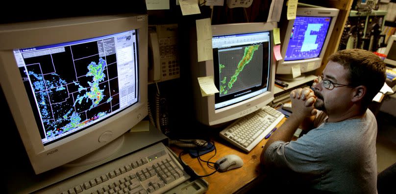 Le radar de l'aéroport de Lakin au Kansas dans le cadre d'un programme visant à réduire les dommages causés aux cultures par la grêle en saturant les nuages d'iodure d'argent