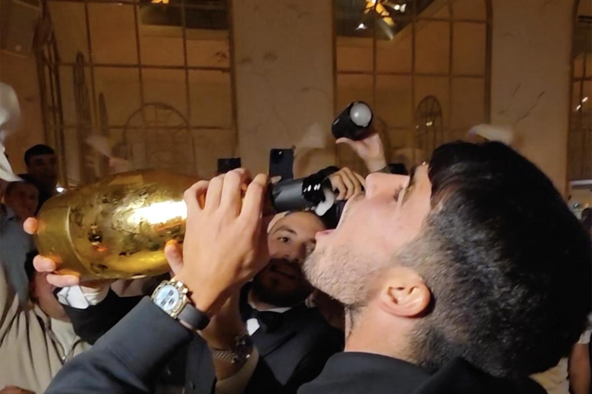 Carlos Alcaraz fête son titre au Siena à Paris