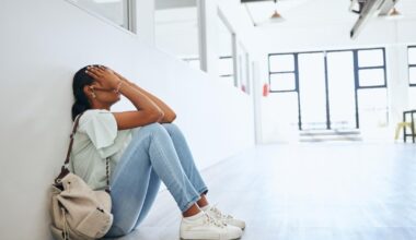 un jeune homme soupçonné d'avoir poussé des enfants et des adolescents au suicide via internet