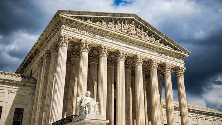 La Cour suprême des États-Unis a donné raison, ce jeudi 5 juin, à une femme hétérosexuelle dans une affaire de discrimination.