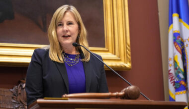 une élue du Minnesota tuée, un sénateur blessé, dans un «acte de violence politique»