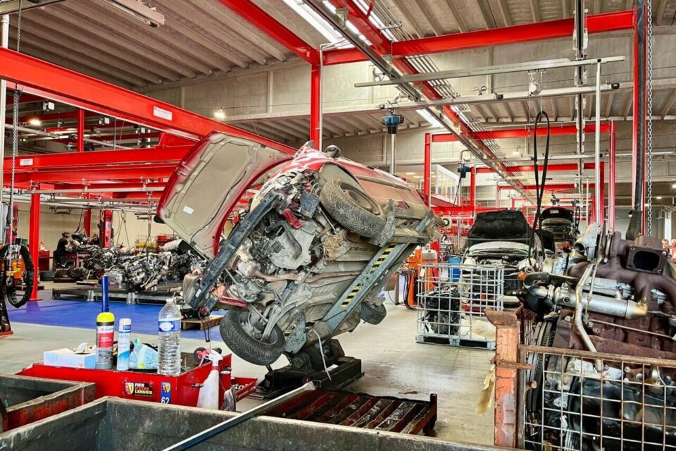 L'atelier de Careco Molins à Seclin (Nord) est doté d'outils modernes sur ses lignes, notamment de racks automatiques favorisant le travail des salariés.