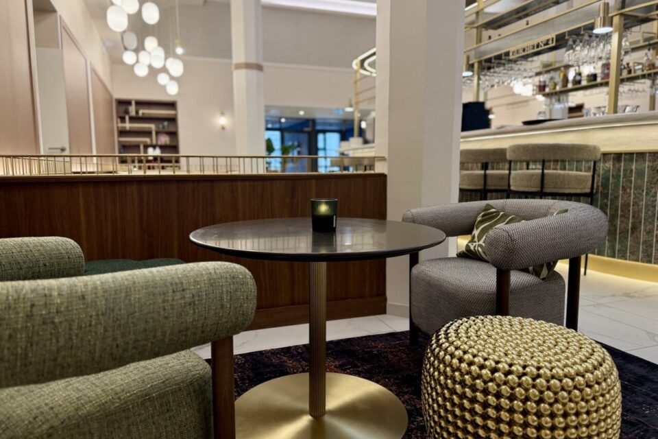 Le lobby et l'espace bar ne font qu'un.