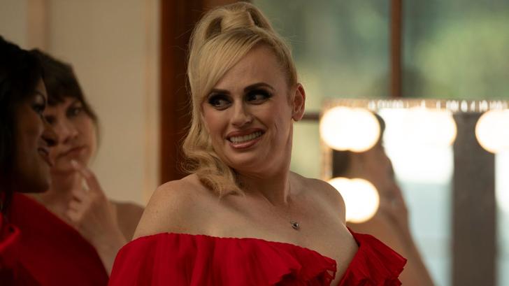 Rebel Wilson dans le rôle de Sam dans « Bride Hard », une agente secrète.