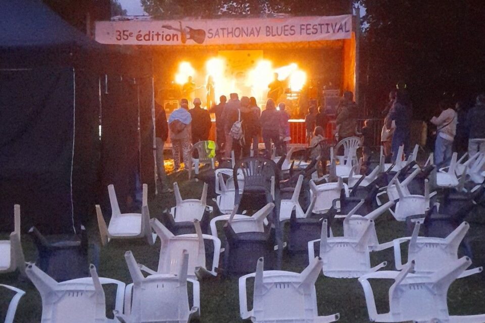 Le festival de Sathonay dans la métropole de Lyon touché par des vents violents.