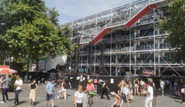 pourquoi la place Pompidou est-elle barricadée et fermée au public ?