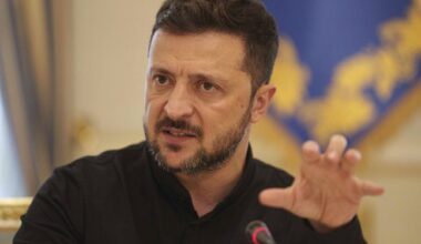 Zelensky s’inquiète de ses relations avec la Pologne et une frappe russe touche Odessa