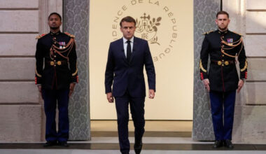 Macron au Groenland pour montrer la fermeté de l'Europe face à Trump - 15/06/2025 à 03:42