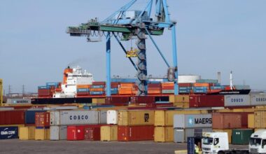 à Marseille-Fos, les dockers refusent de charger des composants militaires destinés à Israël