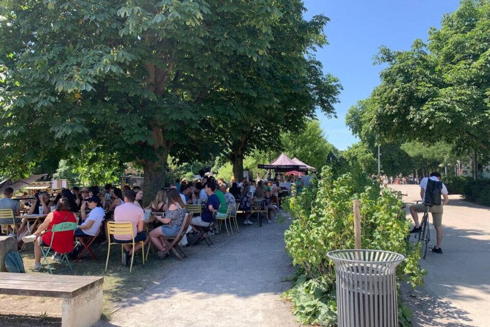 Le Bus magique, la péniche de la Citadelle, a agrandi sa terrasse et a prévu une programmation complète pour la Fête de la musique.