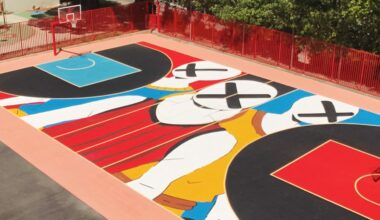 l’artiste Mara peint ses souvenirs d’enfance sur un terrain de basket