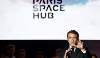 Macron appelle l'Europe à mener une "reconquête à marche forcée"