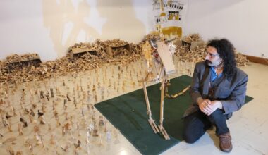 l'artiste Simon Cohen-Hadria présente "La Foule" au Musée-expo de Brux