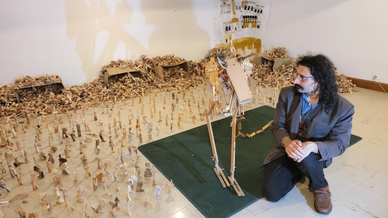 l'artiste Simon Cohen-Hadria présente "La Foule" au Musée-expo de Brux