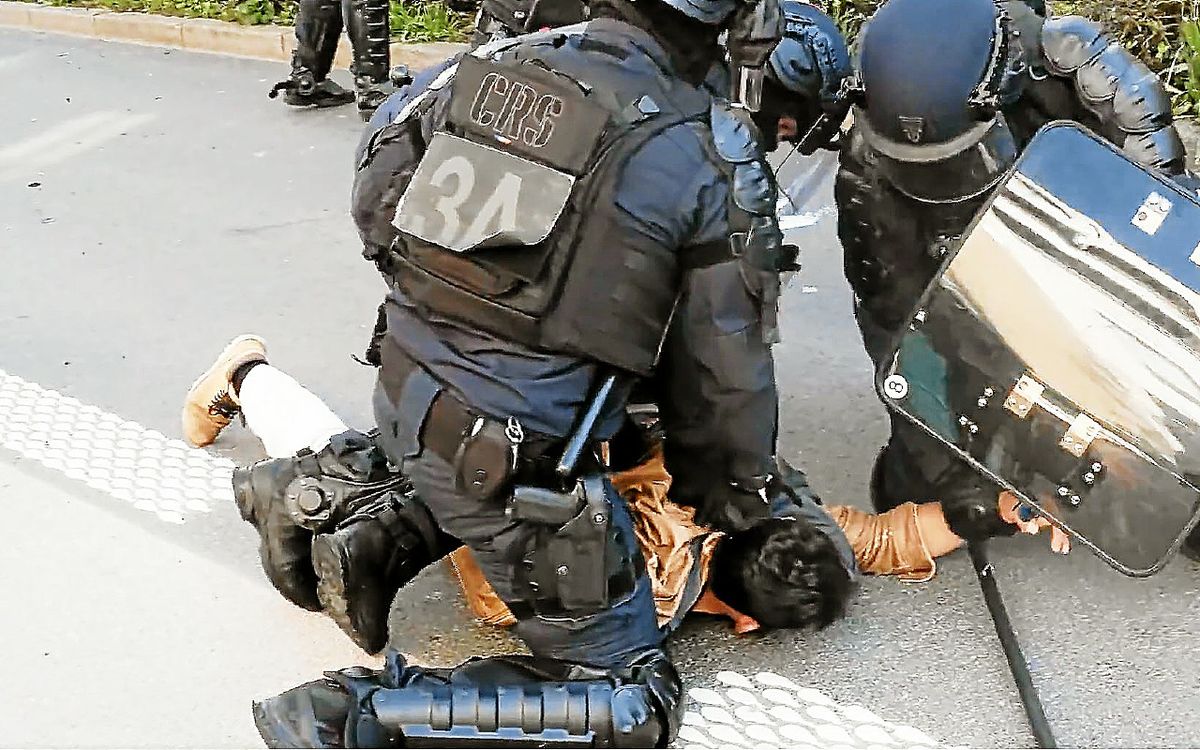 « Ces vingt secondes doivent-elles entacher vingt ans de services ? » : la violente interpellation d’un journaliste à Rennes conduit deux policiers au tribunal