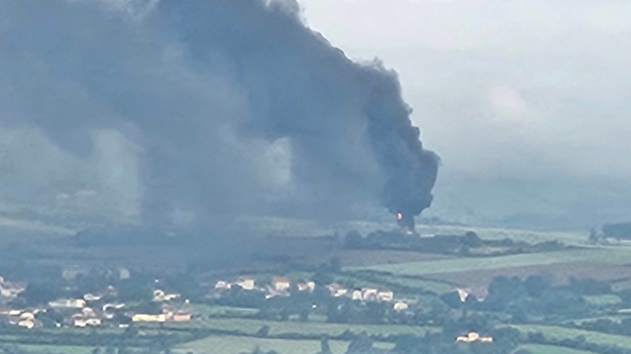 C'était quoi ce panache de fumée au sud de Lyon ? Les pompiers face à un incendie impossible à éteindre