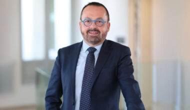 Le ministre de la Santé Yannick Neuder en déplacement près de Lyon ce vendredi