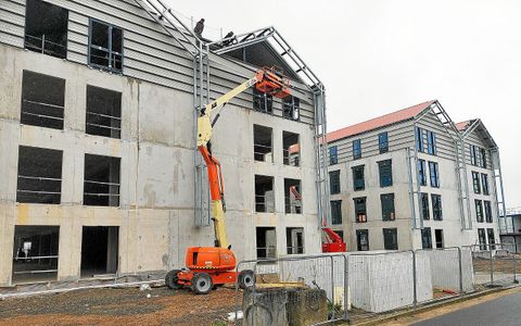 Environ 11 000 m² de bureaux sont en cours de construction. Ils accueilleront notamment Cailabs, Mazars et le nouveau siège social de l’Orange bleue.