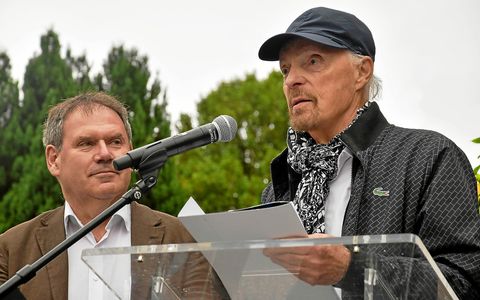 Alan Stivell a livré un discours chargé d’émotion, dans lequel il a chaleureusement remercié la mairie de Carhaix de cet hommage qui lui est réservé.