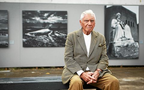 Depuis les années 1990, Don McCullin photographie surtout des paysages, des sculptures antiques et des natures mortes.