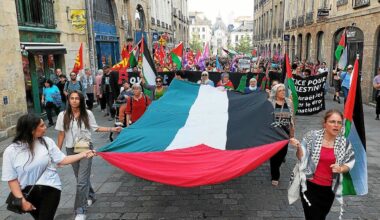 Pour la libération du bateau humanitaire en route pour Gaza, des centaines de manifestants défilent dans les rues de Rennes [En Images]