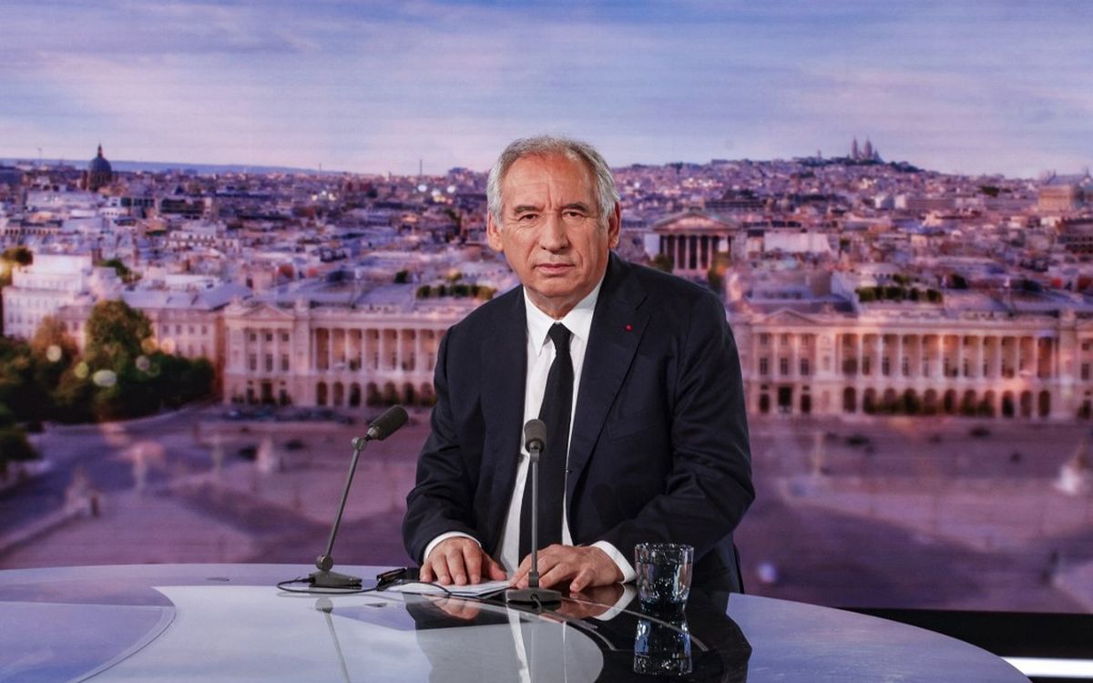 DIRECT - Meurtre d'une surveillante à Nogent : Bayrou promet d'interdire "tout de suite" la vente de certaines armes blanches aux mineurs