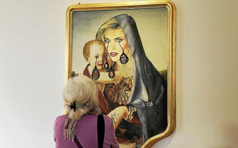 « Crying Portrait of Kim Alexis as a Renaissance Madonna with Holy Child » de Francesco Vezzoli, 2010.
