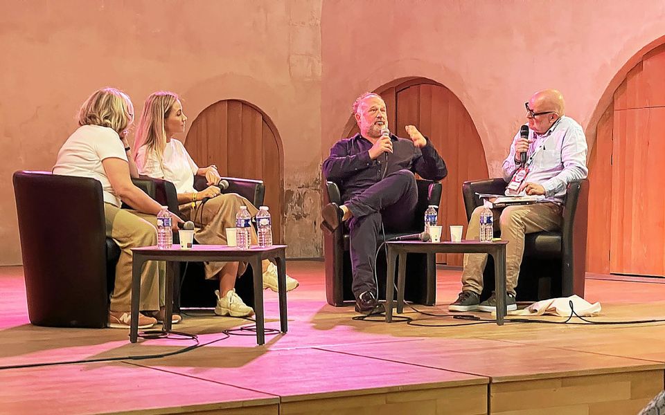 Eva Björg Ægisdóttir et Jean-Luc Bannalec ont partagé une conférence ce samedi aux Carmes. L’auteure islandaise et l’écrivain allemand, star du polar breton se sont trouvé un point commun : ils ne connaissent pas le coupable en commençant leur récit.